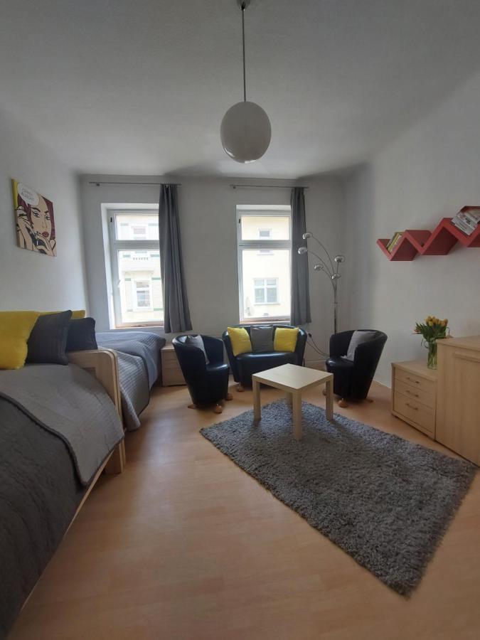 Schoene Zwei-Zimmer-Wohnung "W2" Mit 4 Einzelbetten Und Wlan In Zwenkau Bei Leipzig Im Neuseenland Εξωτερικό φωτογραφία